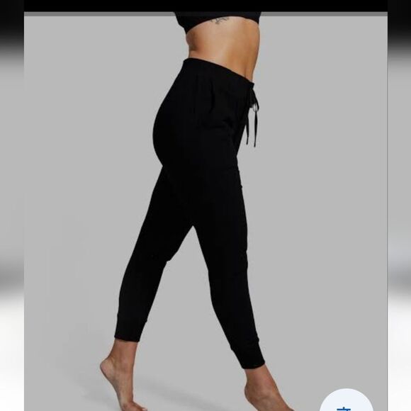 Lululemons Women's Black Jogger Pants - Picture 2 of 11